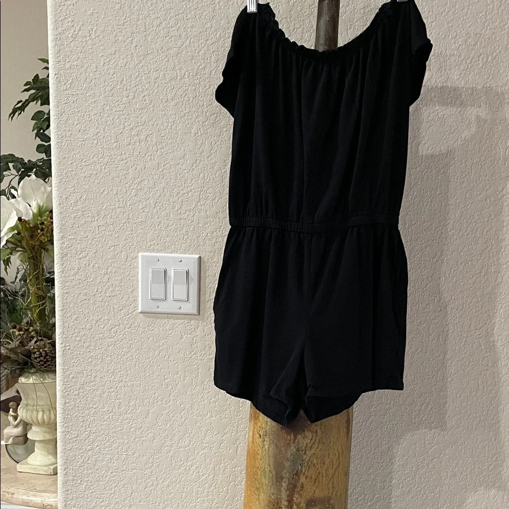 Old Navy Black Off-Shoulder Romper Jr Girls XL (14-16) Ruffle neckline like new